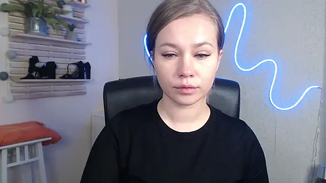 holly xglam online show from December 2024 03:04:01 AM