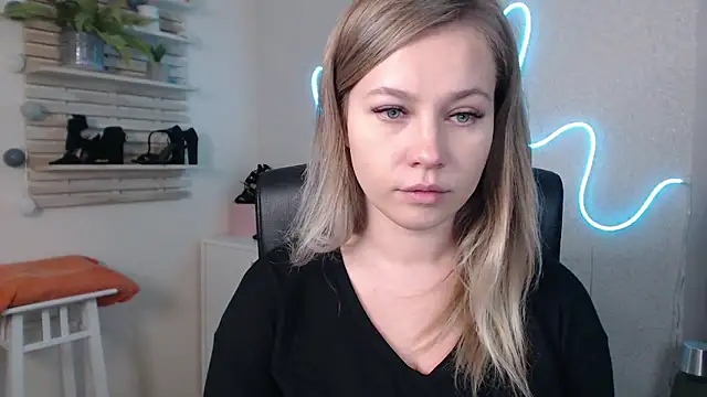 holly xglam online show from December 2024 01:40:01 AM