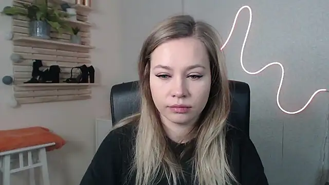 holly xglam online show from December 2024 03:29:01 AM