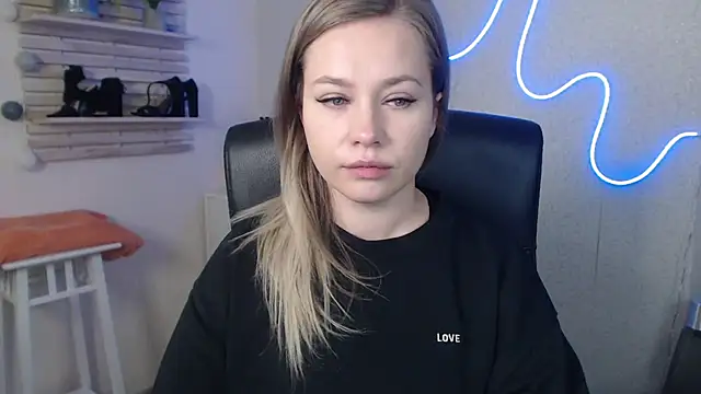 holly xglam online show from December 2024 06:34:01 AM