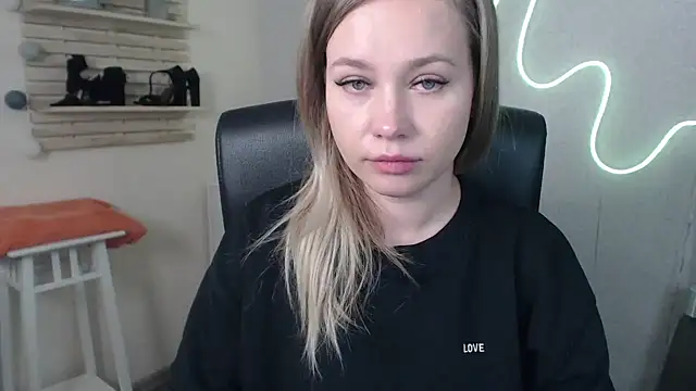 holly xglam online show from December 2024 09:39:01 AM