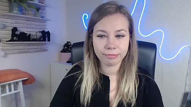 holly xglam online show from December 2024 06:31:02 AM