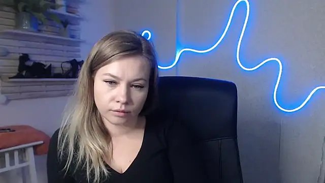 holly xglam online show from December 2024 06:34:01 AM