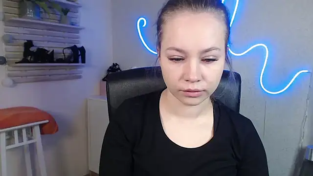 holly xglam online show from December 2024 07:10:01 AM