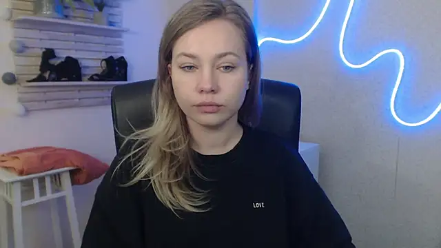 holly xglam online show from February 2025 04:42:01 AM