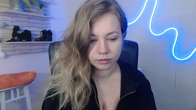 holly xglam online show from February 2025 01:25:02 AM