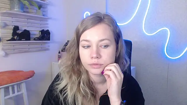 holly xglam online show from February 2025 07:29:01 AM