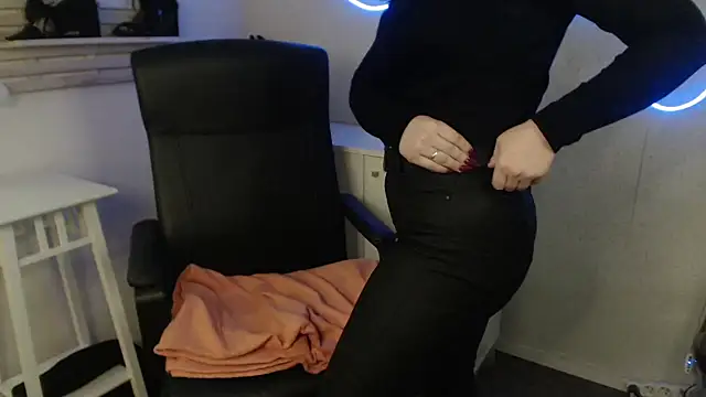 holly xglam online show from February 2025 04:41:02 AM