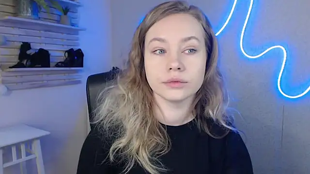 holly xglam online show from February 2025 01:31:01 AM