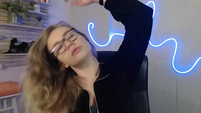 holly xglam online show from February 2025 01:29:02 AM