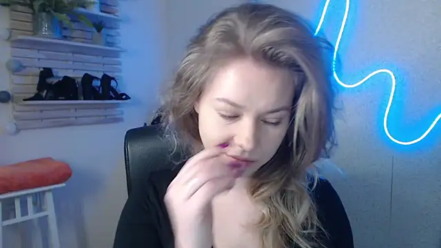 holly xglam online show from February 2025 08:05:02 AM