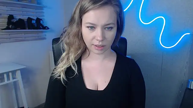 holly xglam online show from February 2025 07:28:02 AM