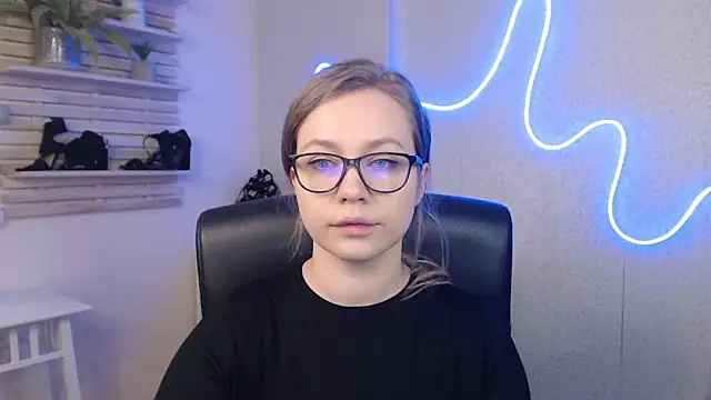 holly xglam online show from March 2025 12:58:02 AM