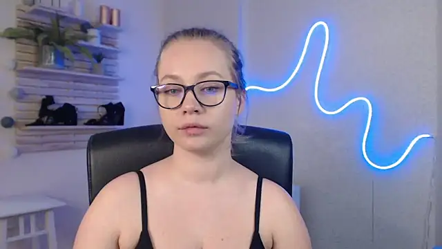 holly xglam online show from March 2025 03:48:02 AM