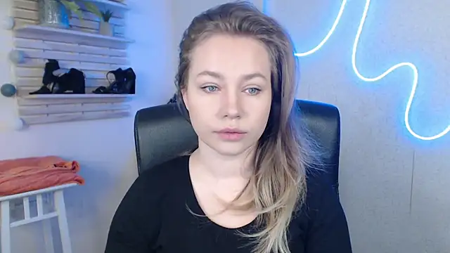 holly xglam online show from March 2025 02:19:01 AM