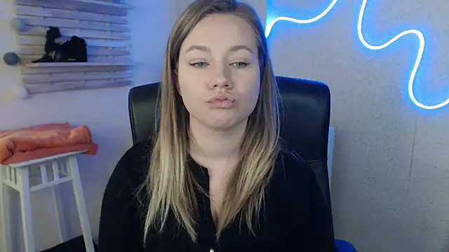 holly xglam online show from March 2025 06:25:02 AM