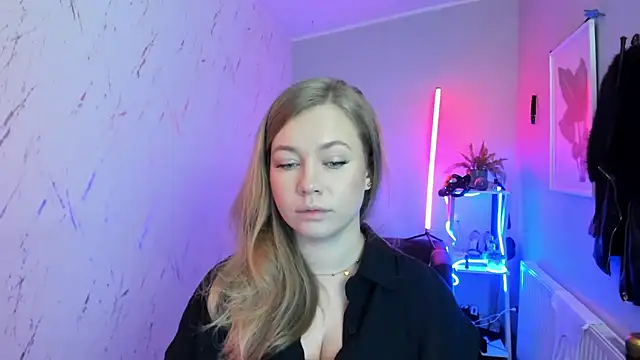 holly xglam online show from November 2025 06:29:02 PM