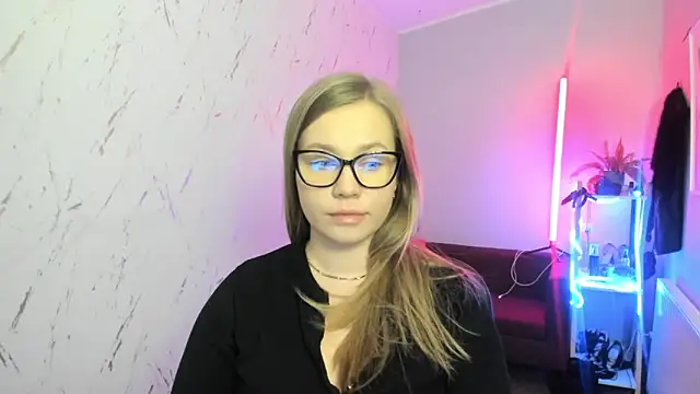 holly xglam online show from December 2025 08:49:01 PM