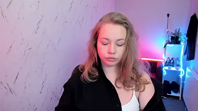 holly xglam online show from March 2026 07:37:01 PM