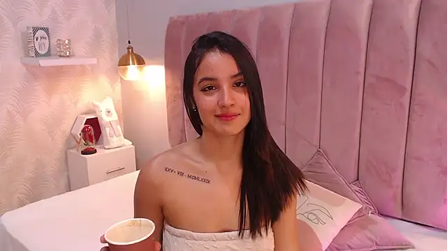 Snapshot of LeenaBrown chatting on April 2026 12:35:02 PM LeenaBrown online show from April 2026 12:35:02 PM