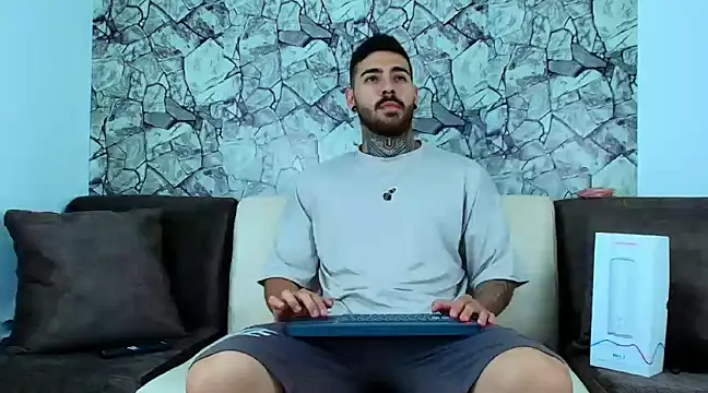 Snapshot of silvano_torres chatting on December 2024 06:30:02 PM silvano torres online show from December 2024 06:30:02 PM