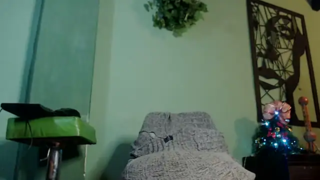 Snapshot of thirstymoonxx chatting on December 2024 01:36:02 AM thirstymoonxx online show from December 2024 01:36:02 AM