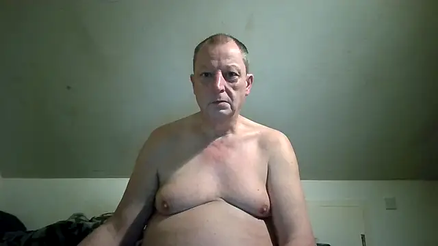 Snapshot of chubbybear2cum chatting on November 2025 04:18:01 PM chubbybear2cum online show from November 2025 04:18:01 PM