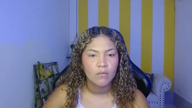 Snapshot of Cristal_War chatting on January 2025 11:33:02 PM Cristal War online show from January 2025 11:33:02 PM