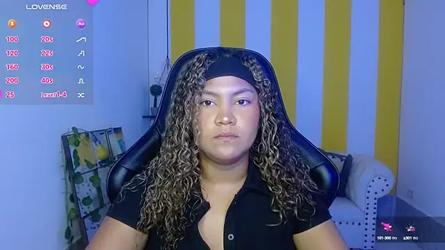 Snapshot of Cristal_War chatting on January 2025 11:24:01 PM Cristal War online show from January 2025 11:24:01 PM