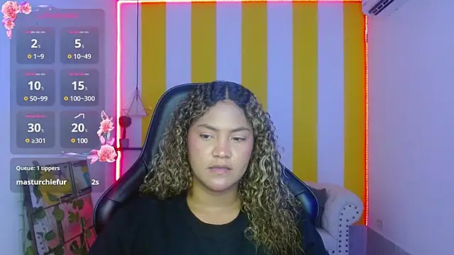 Snapshot of Cristal_War chatting on January 2025 11:30:01 PM Cristal War online show from January 2025 11:30:01 PM