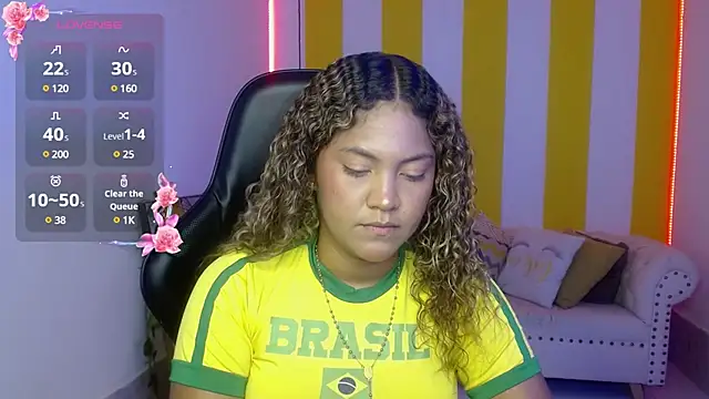 Snapshot of Cristal_War chatting on January 2025 11:45:01 PM Cristal War online show from January 2025 11:45:01 PM