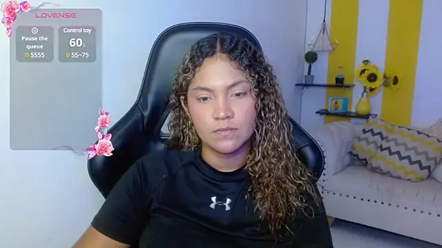 Snapshot of Cristal_War chatting on January 2025 11:08:01 PM Cristal War online show from January 2025 11:08:01 PM