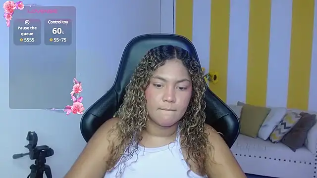 Snapshot of Cristal_War chatting on February 2025 11:37:02 PM Cristal War online show from February 2025 11:37:02 PM