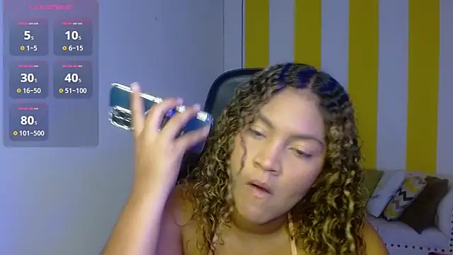 Snapshot of Cristal_War chatting on February 2025 11:32:01 PM Cristal War online show from February 2025 11:32:01 PM