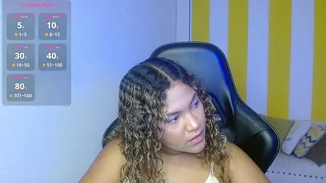 Snapshot of Cristal_War chatting on February 2025 11:26:01 PM Cristal War online show from February 2025 11:26:01 PM