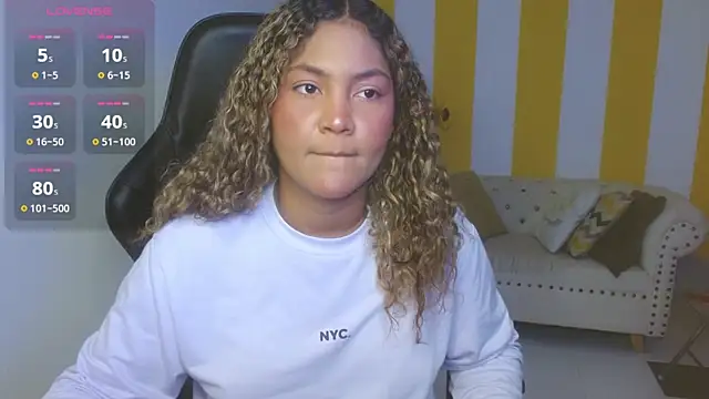 Snapshot of Cristal_War chatting on February 2025 11:39:01 PM Cristal War online show from February 2025 11:39:01 PM