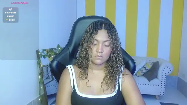 Snapshot of Cristal_War chatting on February 2025 11:23:02 PM Cristal War online show from February 2025 11:23:02 PM