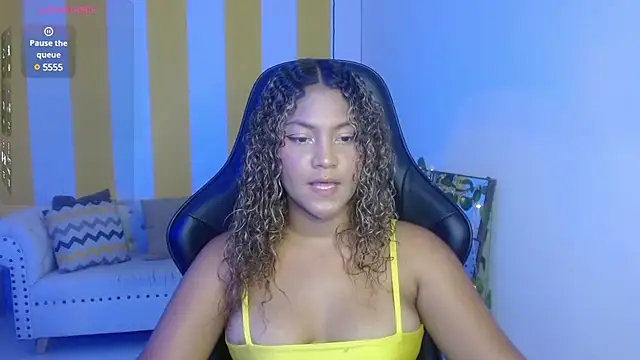 Snapshot of Cristal_War chatting on February 2025 11:30:02 PM Cristal War online show from February 2025 11:30:02 PM