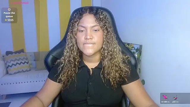 Snapshot of Cristal_War chatting on February 2025 11:15:01 PM Cristal War online show from February 2025 11:15:01 PM