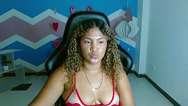 Snapshot of Cristal_War chatting on February 2025 11:42:01 PM Cristal War online show from February 2025 11:42:01 PM