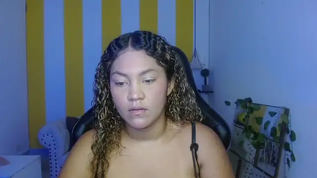 Snapshot of Cristal_War chatting on February 2025 10:25:01 PM Cristal War online show from February 2025 10:25:01 PM