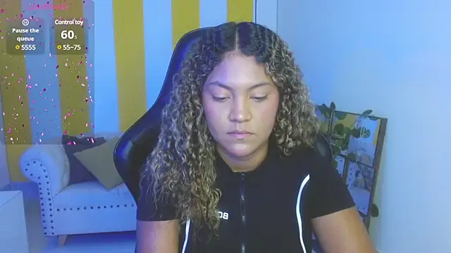 Snapshot of Cristal_War chatting on February 2025 11:19:02 PM Cristal War online show from February 2025 11:19:02 PM