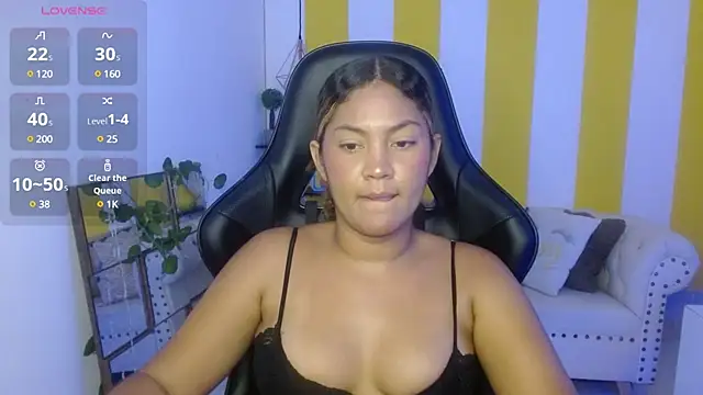 Snapshot of Cristal_War chatting on February 2025 02:39:02 AM Cristal War online show from February 2025 02:39:02 AM