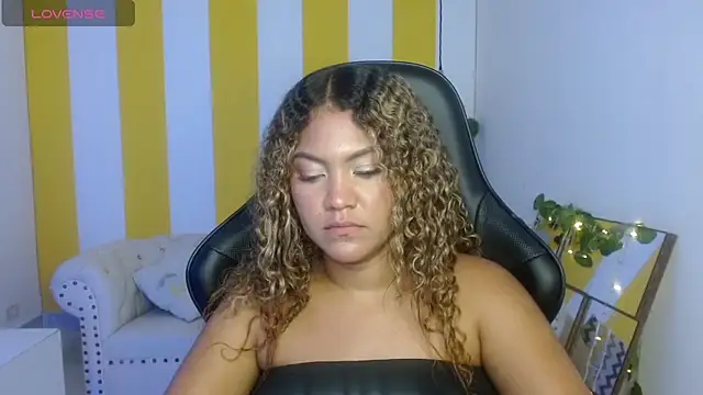 Snapshot of Cristal_War chatting on February 2025 12:14:01 AM Cristal War online show from February 2025 12:14:01 AM