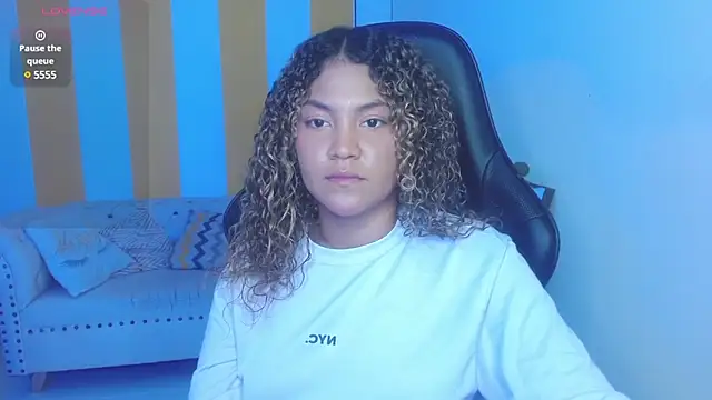 Snapshot of Cristal_War chatting on February 2025 11:26:01 PM Cristal War online show from February 2025 11:26:01 PM