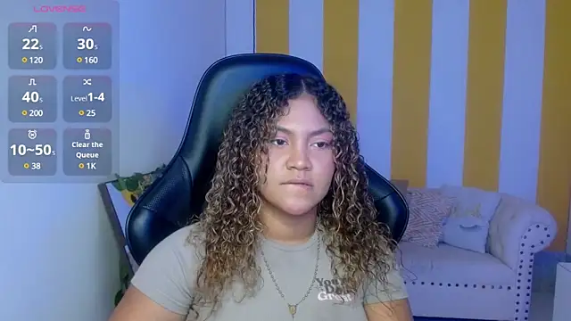 Snapshot of Cristal_War chatting on February 2025 11:48:02 PM Cristal War online show from February 2025 11:48:02 PM