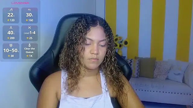 Snapshot of Cristal_War chatting on February 2025 11:23:02 PM Cristal War online show from February 2025 11:23:02 PM