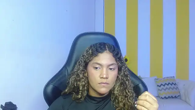 Snapshot of Cristal_War chatting on March 2025 11:53:01 PM Cristal War online show from March 2025 11:53:01 PM