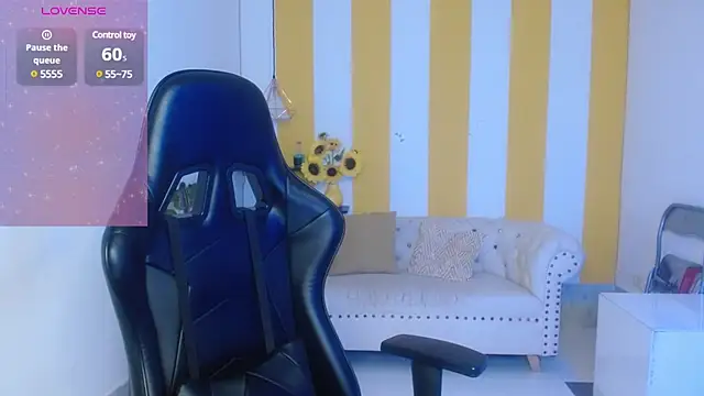 Snapshot of Cristal_War chatting on March 2025 12:07:02 AM Cristal War online show from March 2025 12:07:02 AM