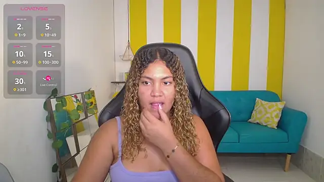 Snapshot of Cristal_War chatting on September 2025 11:27:01 PM Cristal War online show from September 2025 11:27:01 PM